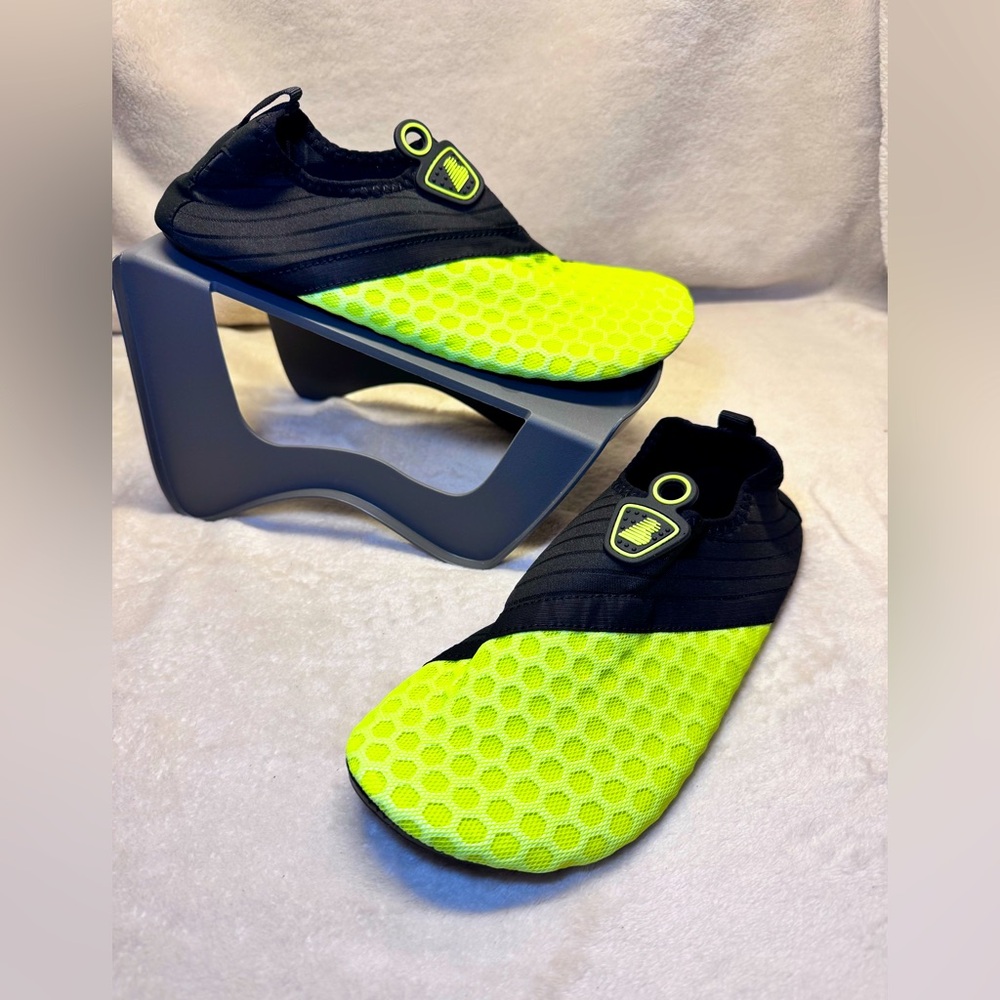 Unisex Water Shoes Womens  8/ Mens 6.5 Quick Dry Barefoot Slip On Swim Surf Shoe